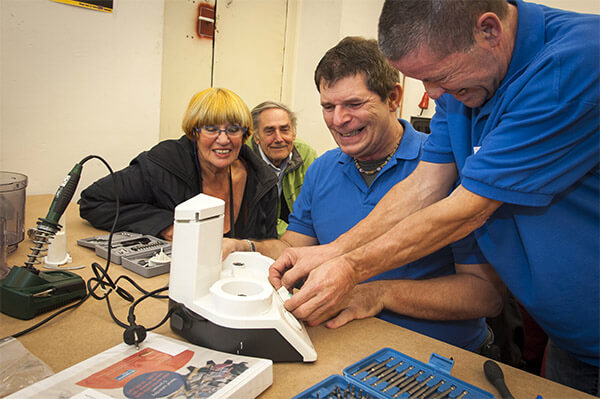 Reparatur mit Hilfe des Repair Cafés